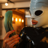 Destaque para as texturas do Monster D D-Alien em textura rica e toque macio-firme