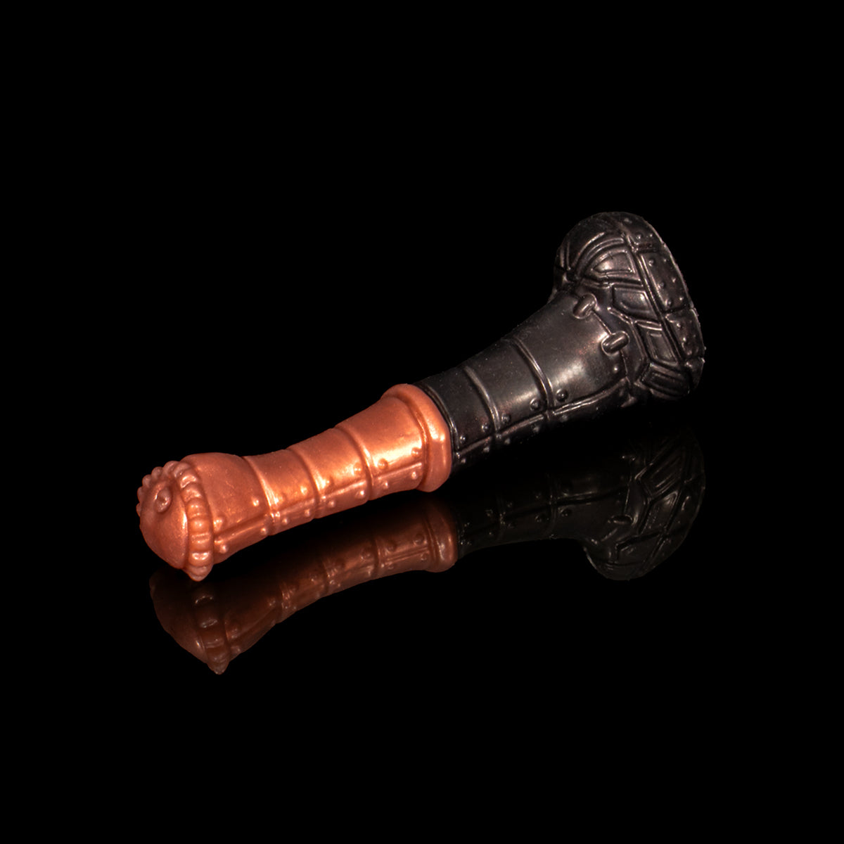 Horse Dildo Steampunk Monster D com design retro futurista e textura intensa
