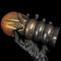 Masturbador Aurum com acabamento metálico e textura interna de arrepiar