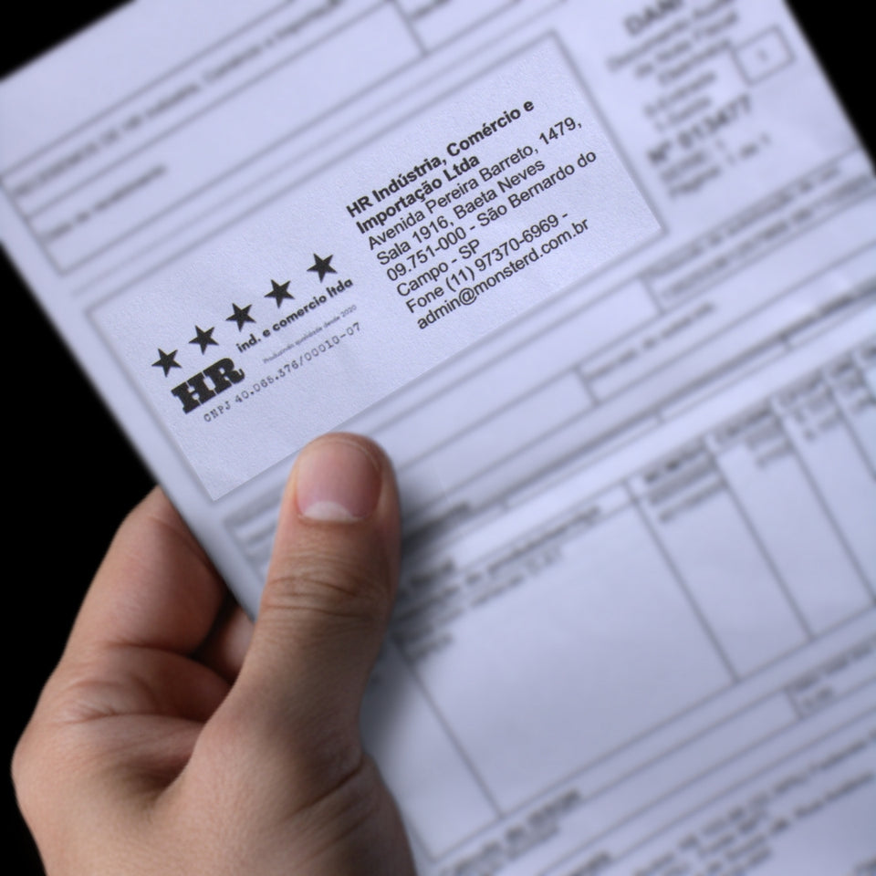 Nota Fiscal e cartão e fatura cartão de credito em nome da HR Ind e Com