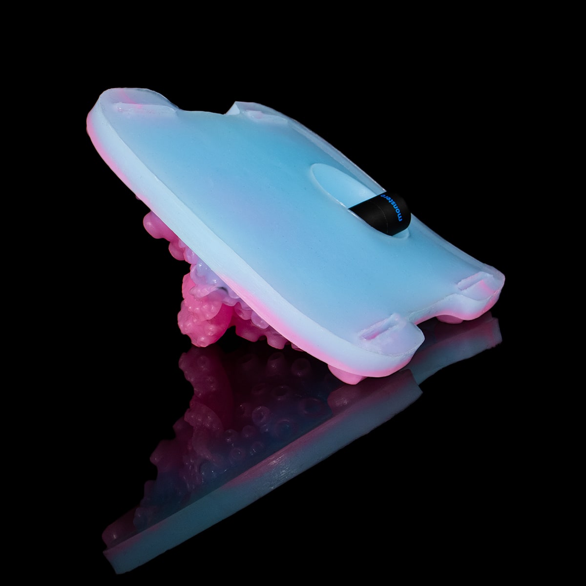 Close no Massageador de Clitóris Sirena Monster D feito para toques suaves e carícias profundas.